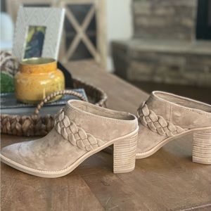 Brand NEW without box Dolce Vita Serla suede mule 7 1/2